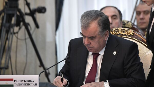 Президент Таджикистана Эмомали Рахмон на заседании Совета коллективной безопасности ОДКБ - Sputnik Тоҷикистон
