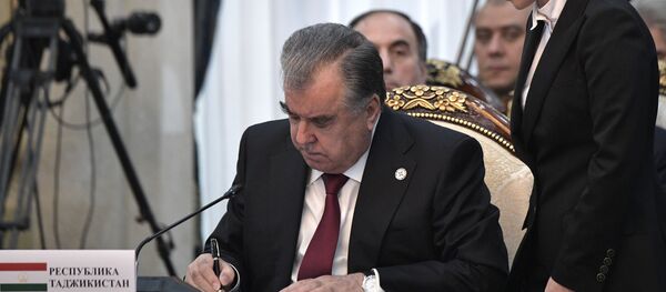 Президент Таджикистана Эмомали Рахмон на заседании Совета коллективной безопасности ОДКБ - Sputnik Тоҷикистон