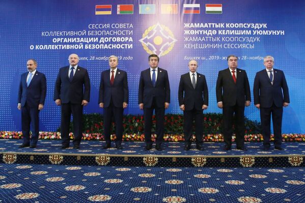 Церемония совместного фотографирования глав государств-членов ОДКБ - Sputnik Таджикистан