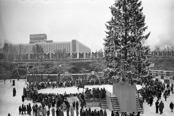 Новогодняя елка в Московском Кремле, 1968 год - Sputnik Таджикистан