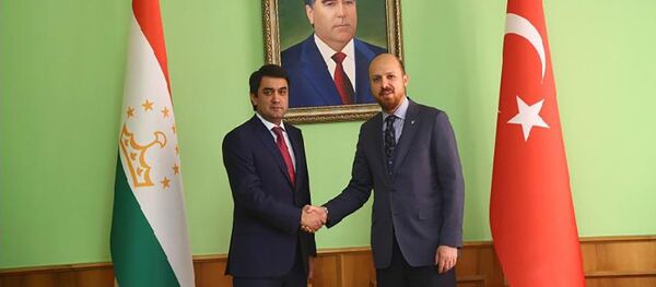 Мэр Душанбе Рустам Эмомали встретился с председателем Всемирной конфедерации этноспорта Билалом Эрдоганом - Sputnik Тоҷикистон