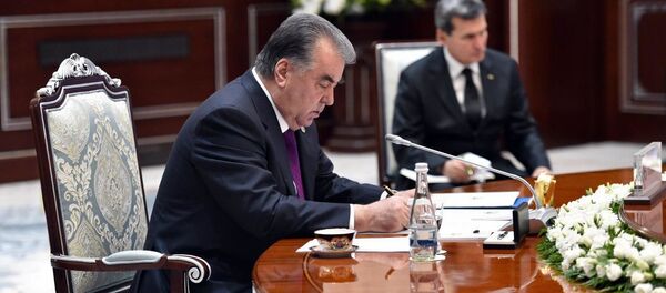 Эмомалӣ Раҳмон, раисиҷумҳури Тоҷикистон дар мулоқоти сарони кишварҳои Осиёи Марказӣ Эмомалӣ Раҳмон, раисиҷумҳури Тоҷикистон дар мулоқоти сарони кишварҳои Осиёи Марказӣ - Sputnik Таджикистан