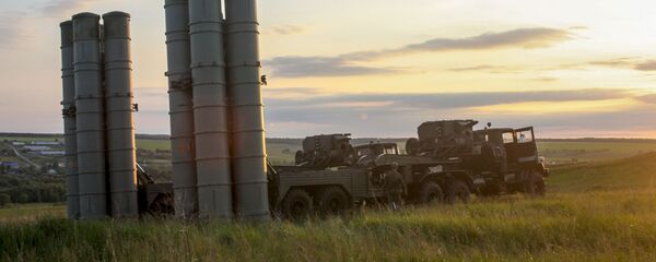 Учения войск ПВО с участием дивизиона ЗРК С-300 Фаворит Учения войск ПВО с участием дивизиона ЗРК С-300 Фаворит - Sputnik Таджикистан