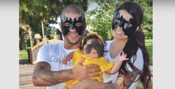 Мама девочки в маске” показала первые результаты ее лечения в России - Sputnik Таджикистан