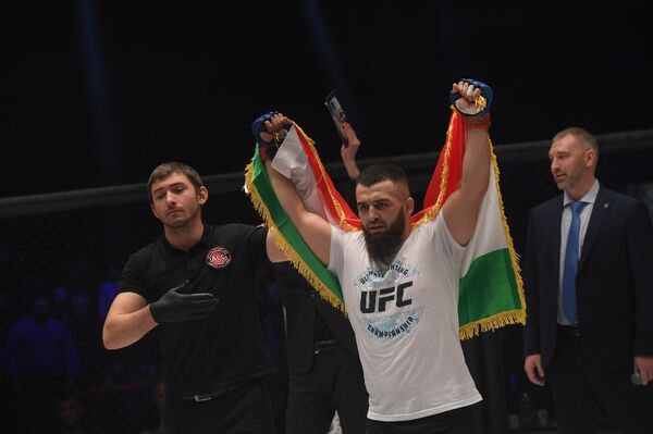 Бойцы из Таджикистана покорили Москву: как прошел турнир FFC в Лужниках - Sputnik Таджикистан