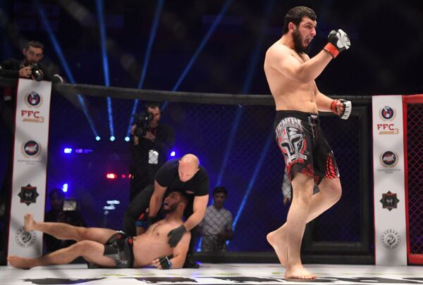 Бойцы из Таджикистана покорили Москву: как прошел турнир FFC в Лужниках - Sputnik Таджикистан