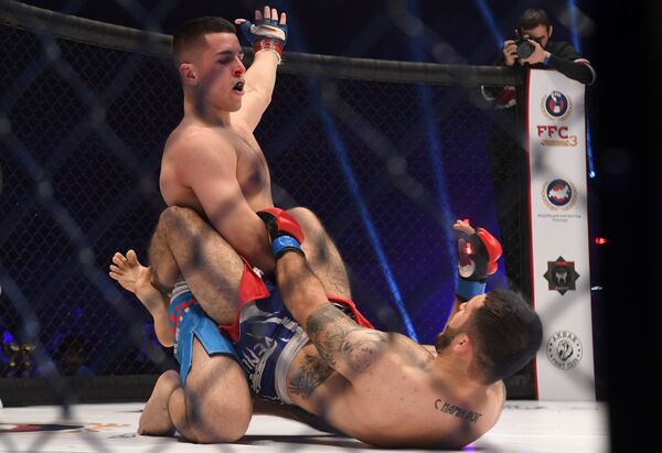 Бойцы из Таджикистана покорили Москву: как прошел турнир FFC в Лужниках - Sputnik Таджикистан