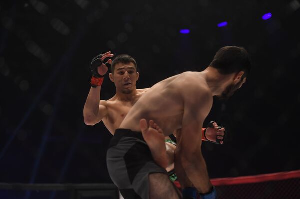 Бойцы из Таджикистана покорили Москву: как прошел турнир FFC в Лужниках - Sputnik Таджикистан