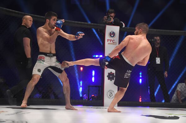 Бойцы из Таджикистана покорили Москву: как прошел турнир FFC в Лужниках - Sputnik Таджикистан