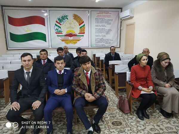 Раиси ноҳияи Мастчоҳ шахсан барои мансабҳои холӣ мутахассис интихоб кард  - Sputnik Тоҷикистон