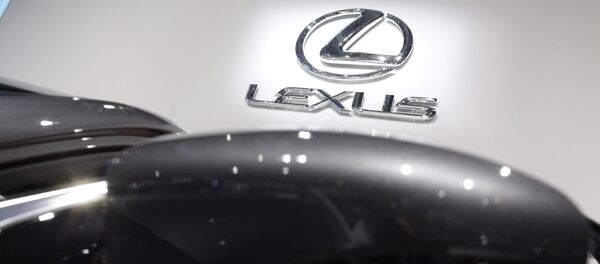 Lexus во время Московского международного автомобильного салона - Sputnik Тоҷикистон