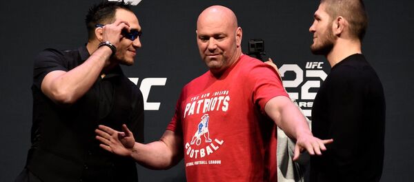 Тони Фергюсон и Хабиб Нурмагомедов - Sputnik Тоҷикистон