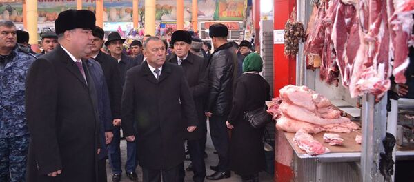 Раджабой Ахмадзода посетил центральный рынок Панчанбе и рынки вокруг него Раджабой Ахмадзода посетил центральный рынок Панчанбе и рынки вокруг него - Sputnik Тоҷикистон