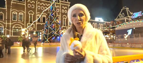 Новогодняя елка Sputnik в ГУМе Новогодняя елка Sputnik в ГУМе - Sputnik Таджикистан