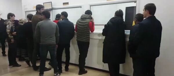 Трудности перевода: почему в банках Таджикистана скопились очереди - YouTube - Sputnik Таджикистан