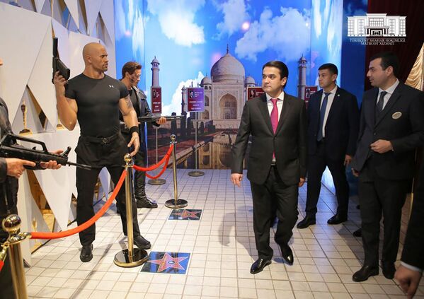 Рустаму Эмомали в Ташкенте показали Humo Arena и музей Мадам Тюссо - Sputnik Таджикистан