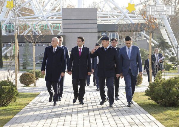 Рустами Эмомалӣ аз Humo Arena ва боғи Наврӯз - и Тошканд боздид кард - акс - Sputnik Тоҷикистон