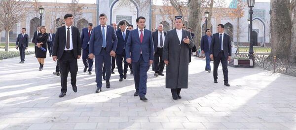 Сегодня Председатель города Душанбе Рустами Эмомали посетил древний город Самарканд - Sputnik Тоҷикистон