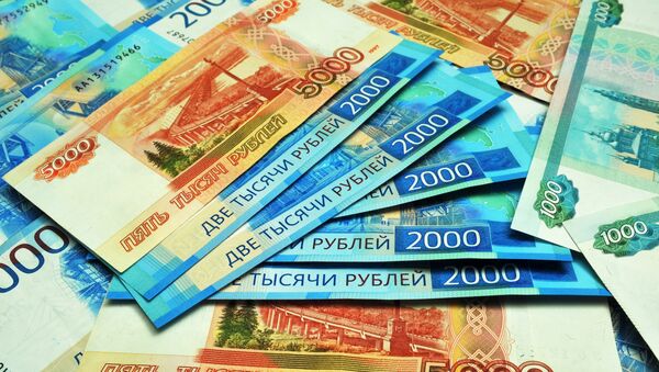 Банкноты номиналом 1000, 2000 и 5000 рублей - Sputnik Таджикистан