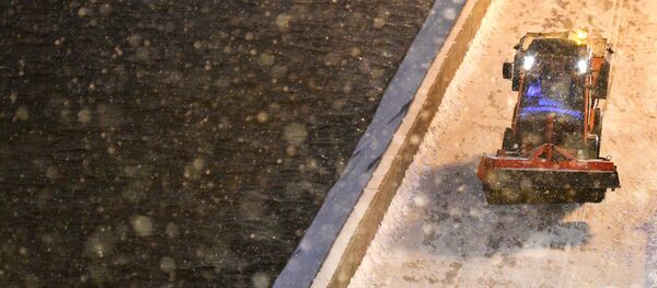 Снегоуборочная техника во время снегопада, архивное фото Снегоуборочная техника во время снегопада, архивное фото - Sputnik Таджикистан