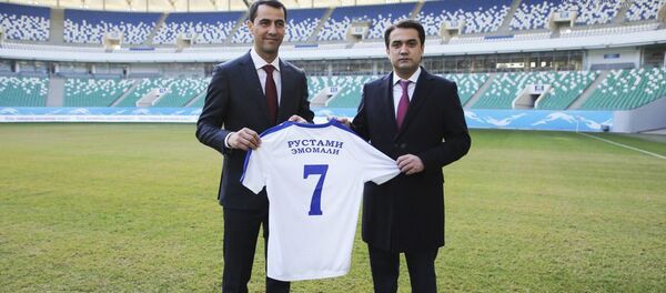 Рустам Эмомали посетил Ташкентский национальный стадион - Sputnik Тоҷикистон