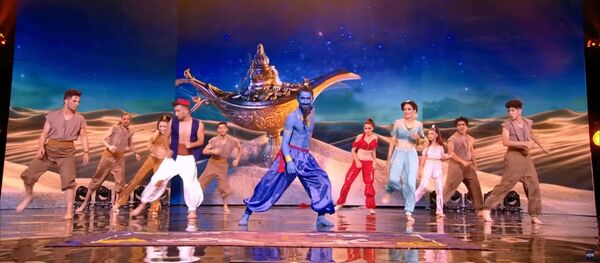 Арабская ночь, Аладдин и друзья жгут на сцене Арабская ночь, Аладдин и друзья жгут на сцене - Sputnik Таджикистан