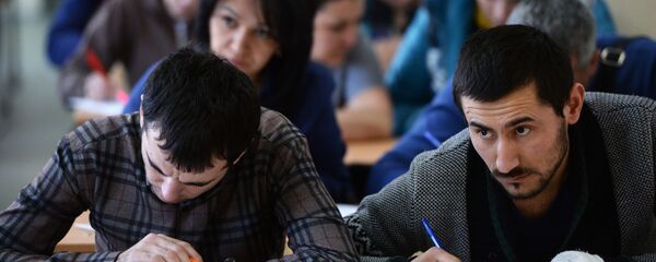 Сдача экзаменов в центре тестирования мигрантов - Sputnik Таджикистан