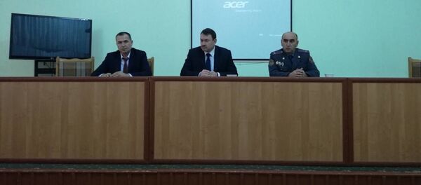 Вохӯрии кормандони милитсия бо хонандагон - Sputnik Тоҷикистон