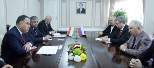 Мулоқоти Аҳмадзода бо соҳибкорони рус Мулоқоти Аҳмадзода бо соҳибкорони рус - Sputnik Тоҷикистон