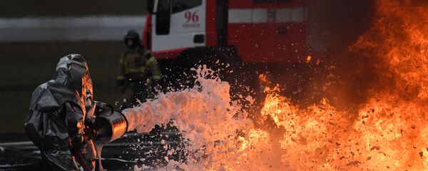 Сотрудник МЧС во время учений  - Sputnik Тоҷикистон