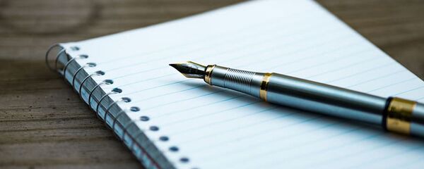 Блокнот с перьевой ручкой - Sputnik Тоҷикистон