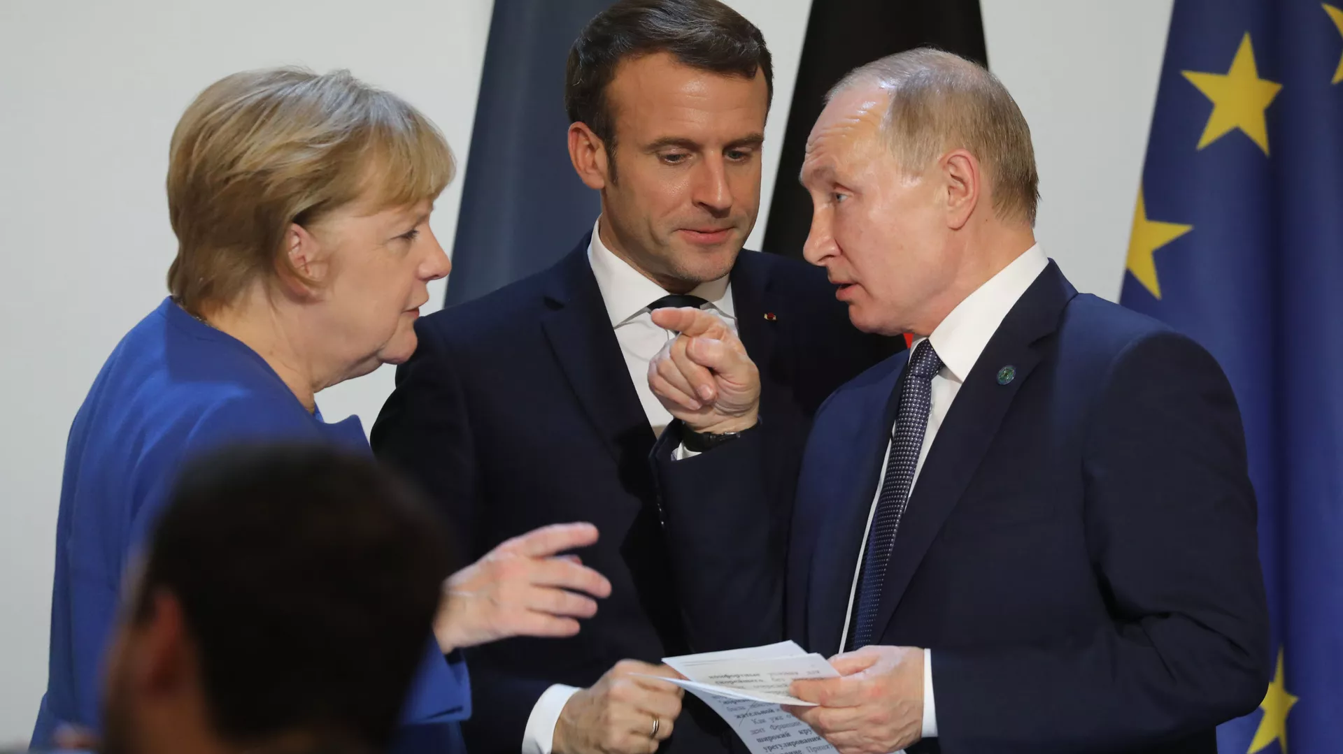 Канцлер Германии Ангела Меркель, президент Франции Эммануэль Макрон и президент России Владимир Путин