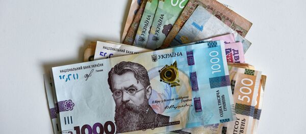 Украинские гривны различного номинала Украинские гривны различного номинала - Sputnik Таджикистан