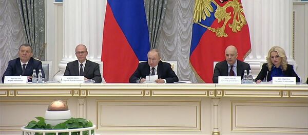 Владимир Путин раскритиковал попытки исказить правду о Великой Отечественной войне - Sputnik Таджикистан