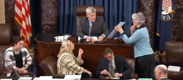 Сенати ИМА тарҳи қонун дар бораи таҳрим алайҳи Туркияро ба тасвиб расонд - YouTube - Sputnik Тоҷикистон