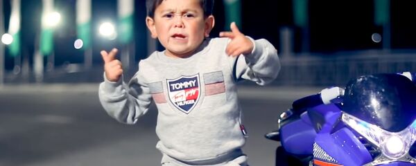 Таджикский особенный мальчик- певец Абдурозик Таджикский особенный мальчик- певец Абдурозик - Sputnik Таджикистан