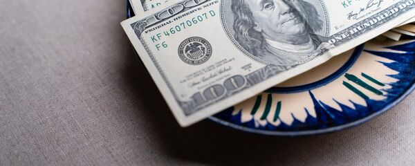 Доллары на блюде Доллары на блюде - Sputnik Тоҷикистон