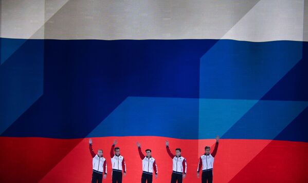 Российские спортсмены в финале командных соревнований на чемпионате мира по спортивной гимнастике в Штутгарте - Sputnik Таджикистан