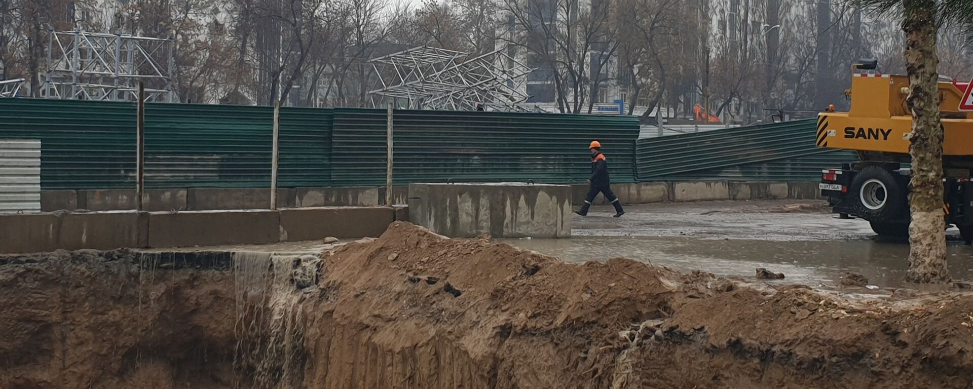 В Ташкенте обрушилась часть строящейся линии метро - Sputnik Таджикистан, 1920, 18.12.2019