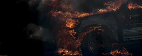 Автомобиль в огне, архивное фото - Sputnik Таджикистан