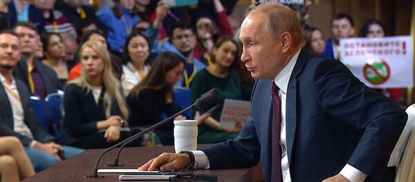 Боятся вашей правды - Путин об угрозах властей Эстонии в адрес сотрудников Sputnik Эстония - YouTube - Sputnik Таджикистан