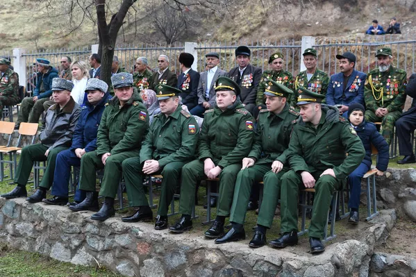 Акция Дорога памяти, посвященная воинам Красной Армии, погибшим за установление Советской власти в Таджикистане. Акция Дорога памяти, посвященная воинам Красной Армии, погибшим за установление Советской власти в Таджикистане. - Sputnik Тоҷикистон