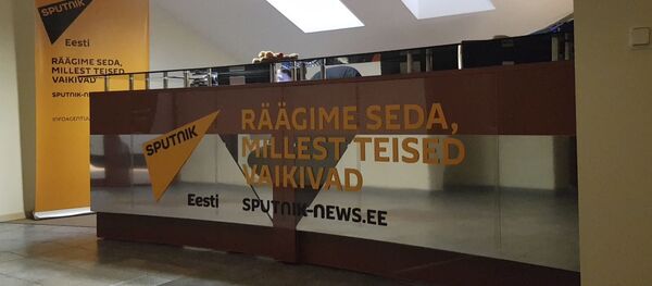 Таҳдиди мақомоти Эстония ба кормандони Sputnik - YouTube - Sputnik Тоҷикистон