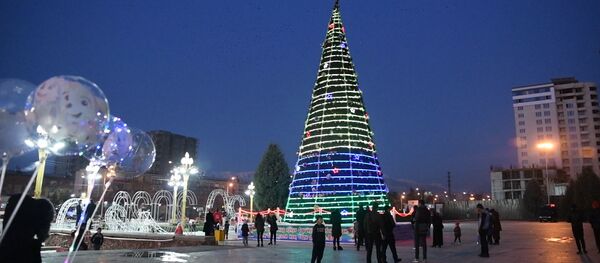 Праздничный Душанбе: столица Таджикистана уже украшена к Новому году - YouTube - Sputnik Тоҷикистон