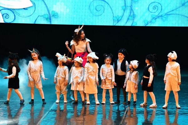 Выступление детских коллективов на новогоднем концерте в Душанбе - Sputnik Таджикистан