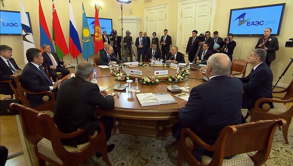 Как прошла предновогодняя встреча лидеров ЕАЭС и СНГ - видео - Sputnik Таджикистан