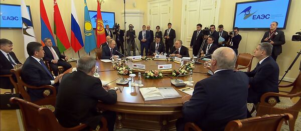 Как прошла предновогодняя встреча лидеров ЕАЭС и СНГ - видео Как прошла предновогодняя встреча лидеров ЕАЭС и СНГ - видео - Sputnik Таджикистан