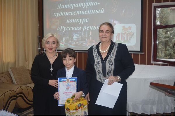 Таджикские школьники декламировали Пушкина и Пастернака на конкурсе Русская речь Таджикские школьники декламировали Пушкина и Пастернака на конкурсе Русская речь - Sputnik Таджикистан
