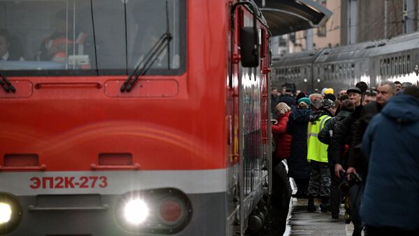 Отправление поезда Таврия из Санкт-Петербурга в Крым - Sputnik Таджикистан