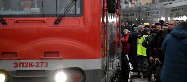 Отправление поезда Таврия из Санкт-Петербурга в Крым Отправление поезда Таврия из Санкт-Петербурга в Крым - Sputnik Таджикистан